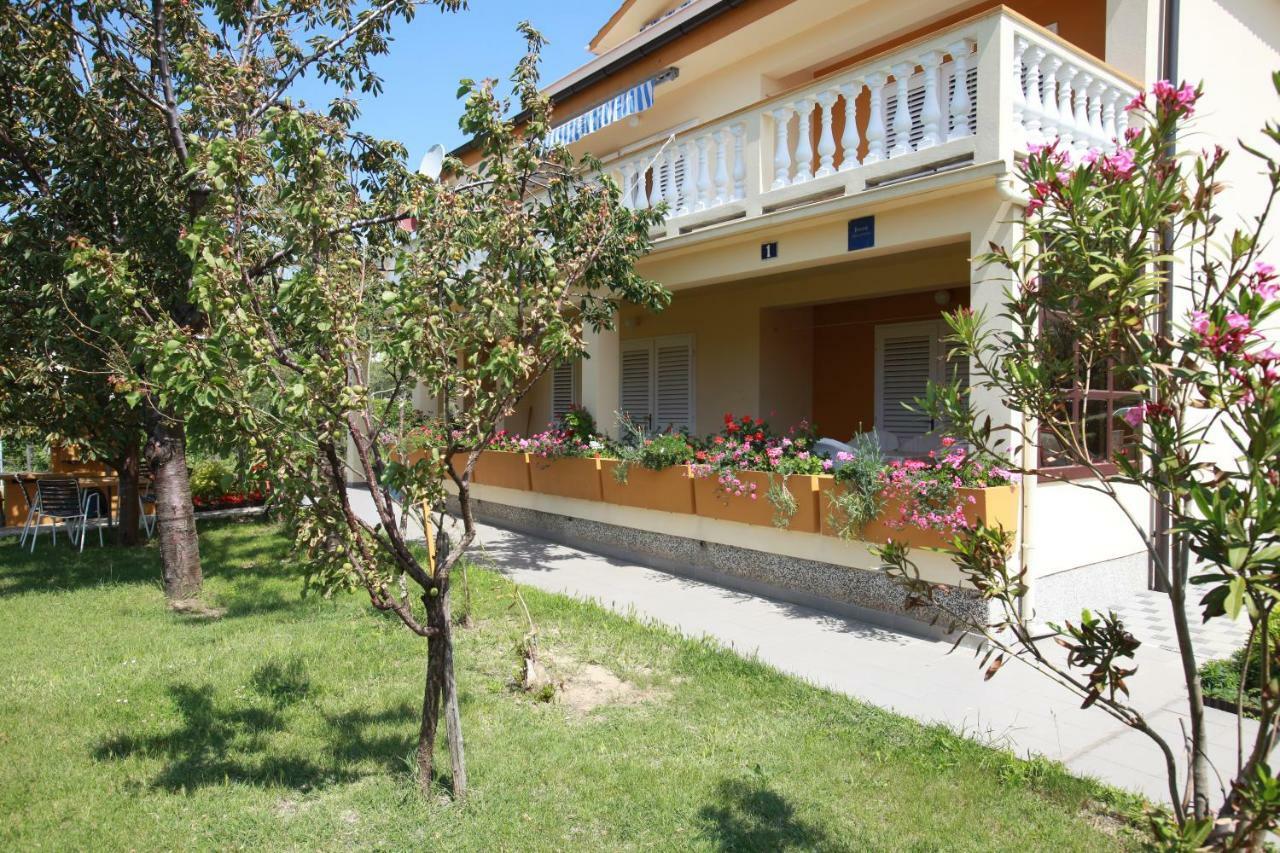 Apartments & Room Jagoda Baska  Luaran gambar